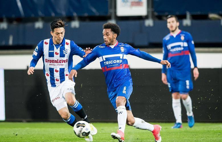 打入一球，迪亚斯当选奥格斯堡vs拜仁全场最佳球员