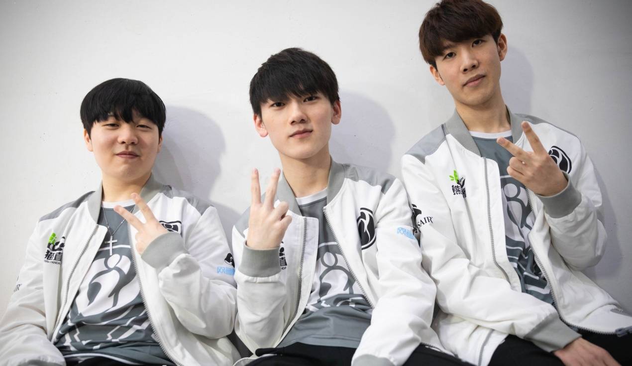 亚冬会短道速滑项目今日开赛 期待中国队精彩表现.