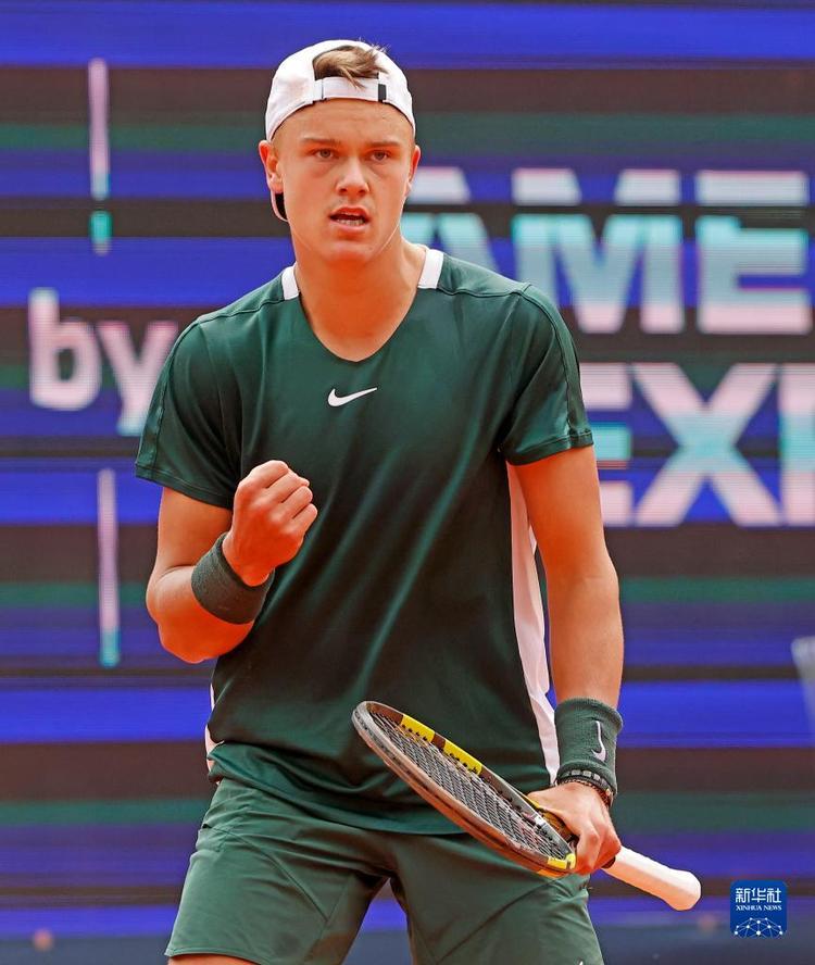 体坛名场面｜一生一次的青奥会，莎头组合遭遇裁判现场改分.