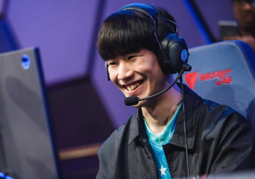 准备大甩卖镜报：曼联计划今夏清洗8人，筹集3.1亿镑资金.