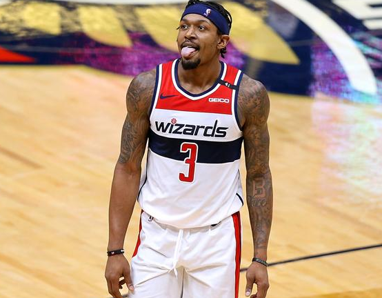 太阳报：穆德里克因宝马车违规贴膜被吊销驾照，罚款199镑