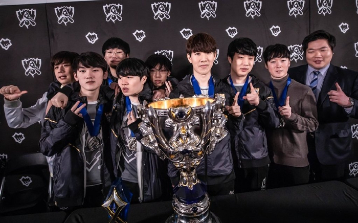 TES基地电脑大爆炸，JKL气到狂砸键盘